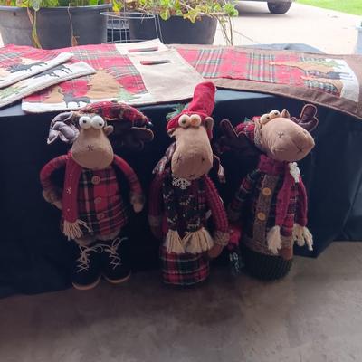 3 VERY CUTE FREE STANDING MOOSE AND 4 PLACEMATS WITH MATCHING TABLE RUNNER