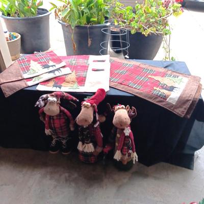 3 VERY CUTE FREE STANDING MOOSE AND 4 PLACEMATS WITH MATCHING TABLE RUNNER