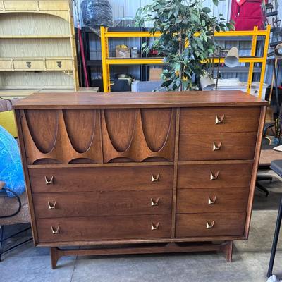 Broyhill Brasilia Magna Dresser Chest