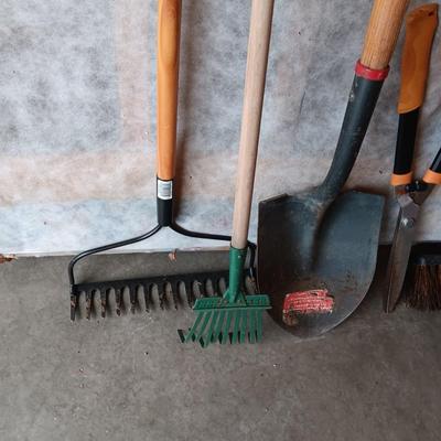 SNOW SHOVEL AND YARD TOOLS