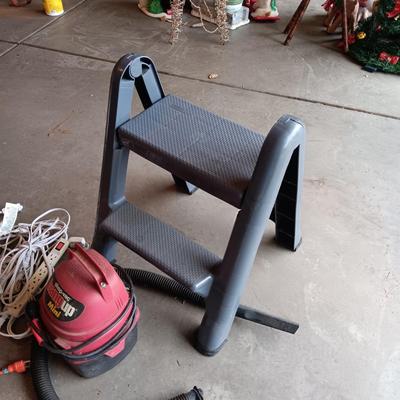 FOLDING STEP STOOL, MINI SHOP VAC AND EXTENSION CORDS