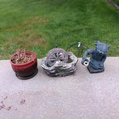 2 WATER FEATURE TOPPERS 1 WITH PUMP AND FLOWER POT