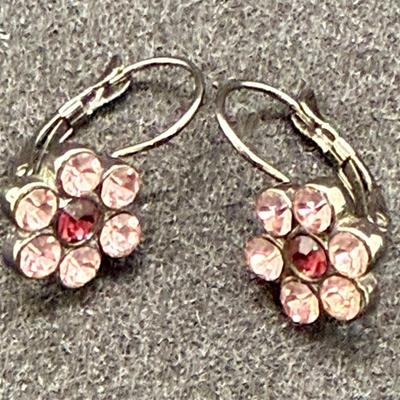 Sale Photo Thumbnail #523: For pierced ears. In good condition.