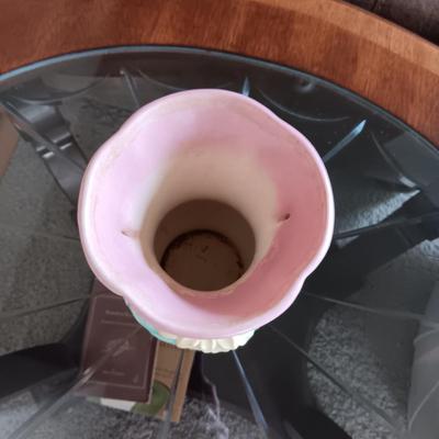 HULL ART VASE 6 1/2 IN GREAT CONDITION (1)