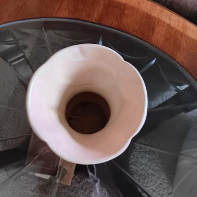 HULL ART VASE 6 1/2 IN GREAT CONDITION (2)