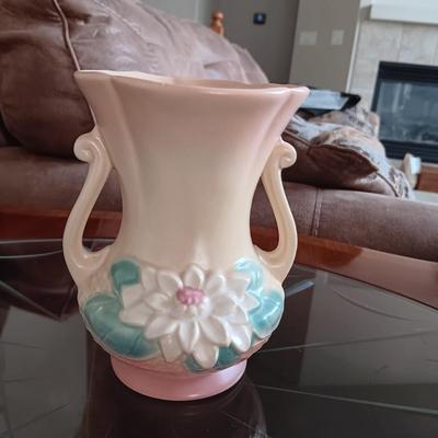HULL ART VASE 6 1/2 IN GREAT CONDITION (2)