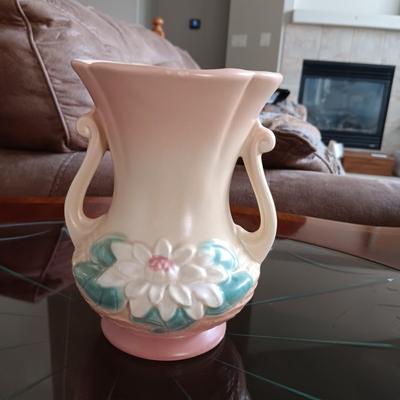 HULL ART VASE 6 1/2 IN GREAT CONDITION (2)