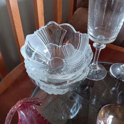 MIKASA BOWLS, FRANCISCAN CRYSTAL STEMWARE AND COLORED GLASS SERVING PIECES