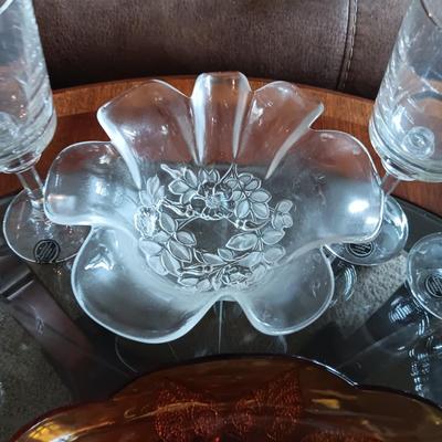 MIKASA BOWLS, FRANCISCAN CRYSTAL STEMWARE AND COLORED GLASS SERVING PIECES