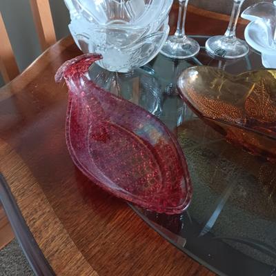 MIKASA BOWLS, FRANCISCAN CRYSTAL STEMWARE AND COLORED GLASS SERVING PIECES