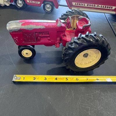 ERTL INTERNATIONAL HARVESTER TRACTOR 1:16 SCALE