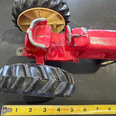 ERTL INTERNATIONAL HARVESTER TRACTOR 1:16 SCALE