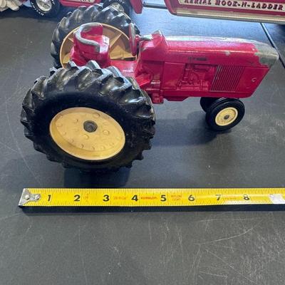 ERTL INTERNATIONAL HARVESTER TRACTOR 1:16 SCALE