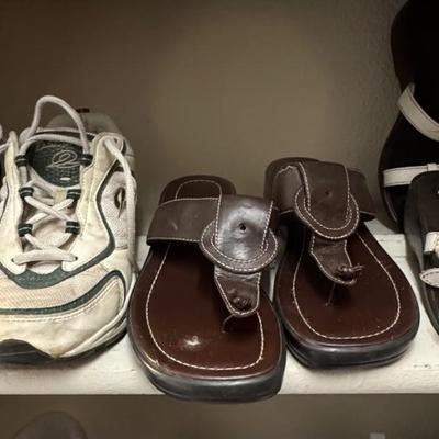 Shoes size 7 to 7 1/2 women’s.