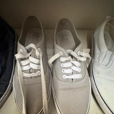 Shoes size 7 to 7 1/2 women’s.