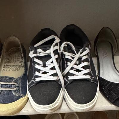 Shoes size 7 to 7 1/2 women’s.