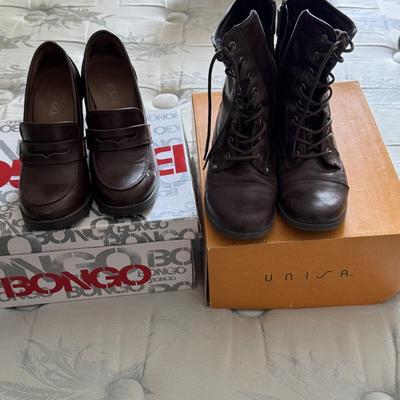 Shoes size 7 to 7 1/2 women’s.