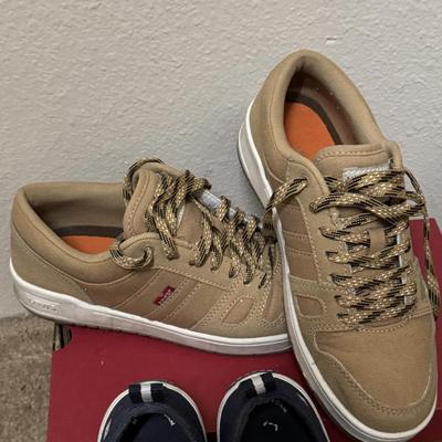 Shoes size 7 to 7 1/2 women’s.