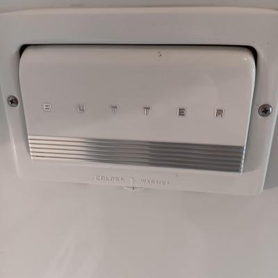 A GREAT RETRO GE REFRIGERATOR