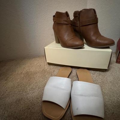Shoes size 7 to 7 1/2 women’s.