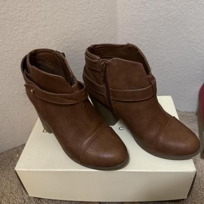 Shoes size 7 to 7 1/2 women’s.