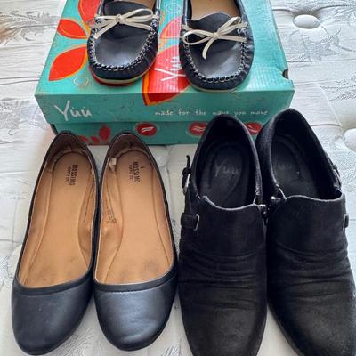 Shoes size 7 to 7 1/2 women’s.