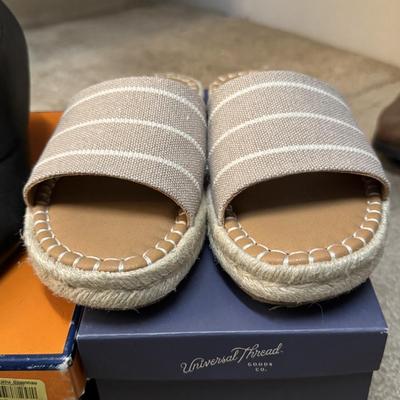 Shoes size 7 to 7 1/2 women’s.