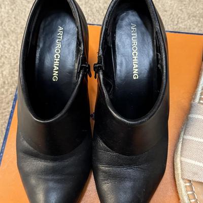 Shoes size 7 to 7 1/2 women’s.