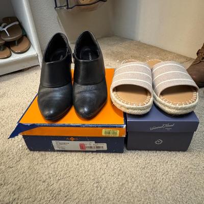 Shoes size 7 to 7 1/2 women’s.