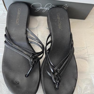Shoes size 7 to 7 1/2 women’s.