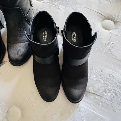 Boots size 7 to 7 1/2 women’s.