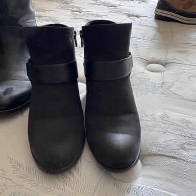 Boots size 7 to 7 1/2 women’s.