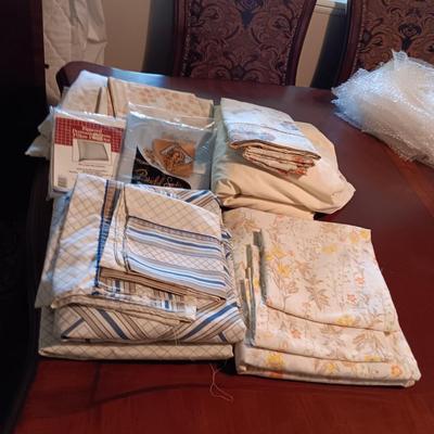4 SETS OF QUEEN SIZE SHEETS