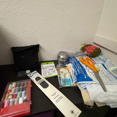 Miscellaneous sewing items.