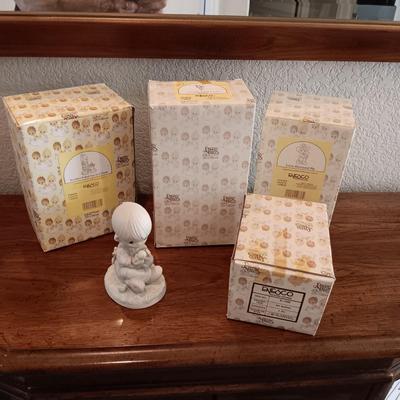 PRECIOUS MOMENTS FIGURINES
