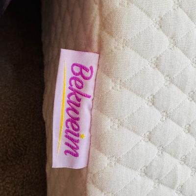 Orthopedic pillow.