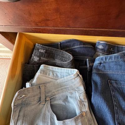Women’s jeans size 2-9.