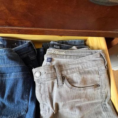 Women’s jeans size 2-9.