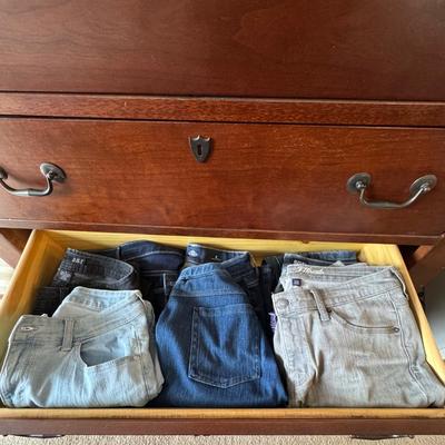 Women’s jeans size 2-9.