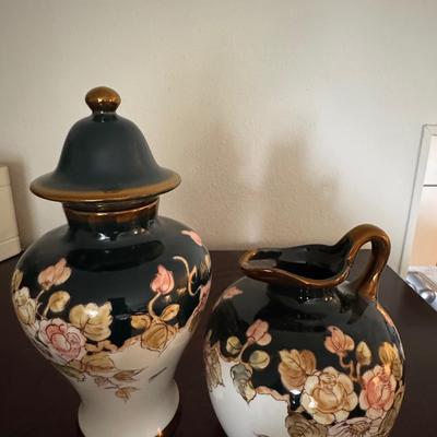 Pottery vase in floral pattern.