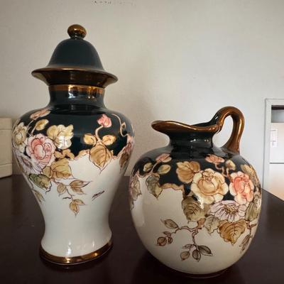 Pottery vase in floral pattern.