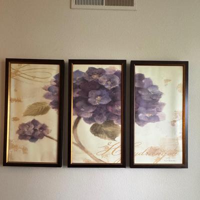 Abundant Hydrangea flower, three-piece.