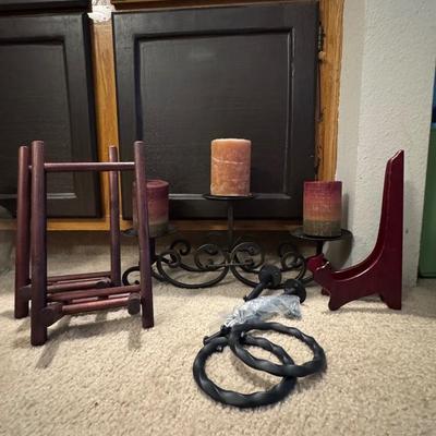 Miscellaneous home decor.