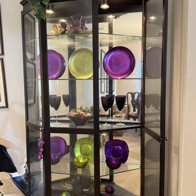 Corner curio cabinet with beautiful decor..