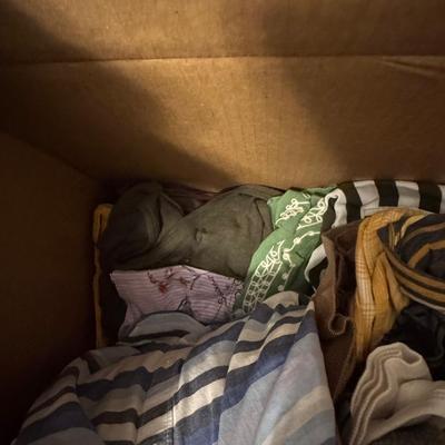 Miscellaneous clothing, more than 30 pieces.