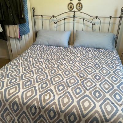 King Size Pewter Finish Metal Headboard and Frame (B2)