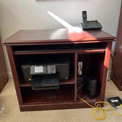 Computer Desk Does not include contents (B3)