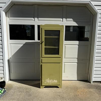 G532 Vintage Green Cabinet