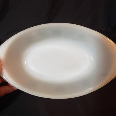 Hamilton Beach Mixer W/Milk Glass Bowls and More Vintage Kitchen (K-KD)