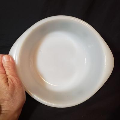 Hamilton Beach Mixer W/Milk Glass Bowls and More Vintage Kitchen (K-KD)